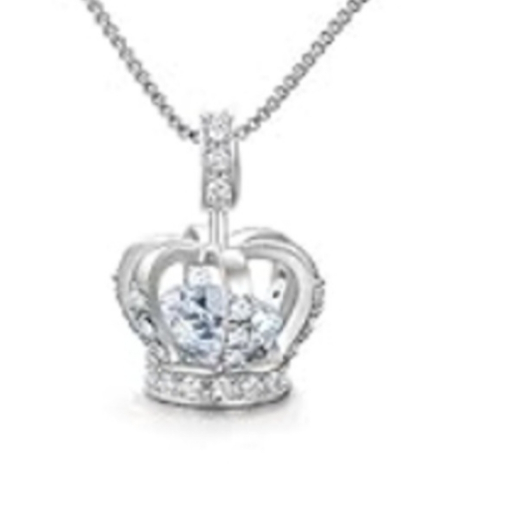 NWOT Queen Crown Pendant Necklace